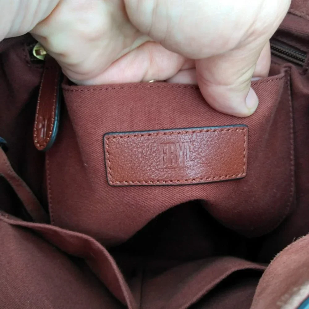 Frye bucket hobo